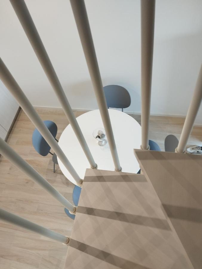 Llhome Bologna Elegante Monolocale Ristrutturato Con Posto Auto Coperto المظهر الخارجي الصورة