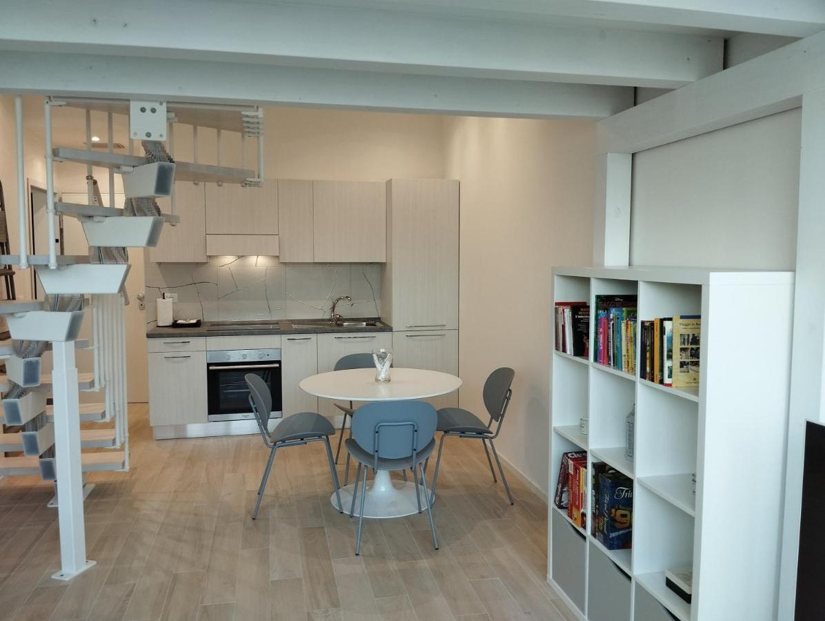 Llhome Bologna Elegante Monolocale Ristrutturato Con Posto Auto Coperto المظهر الخارجي الصورة