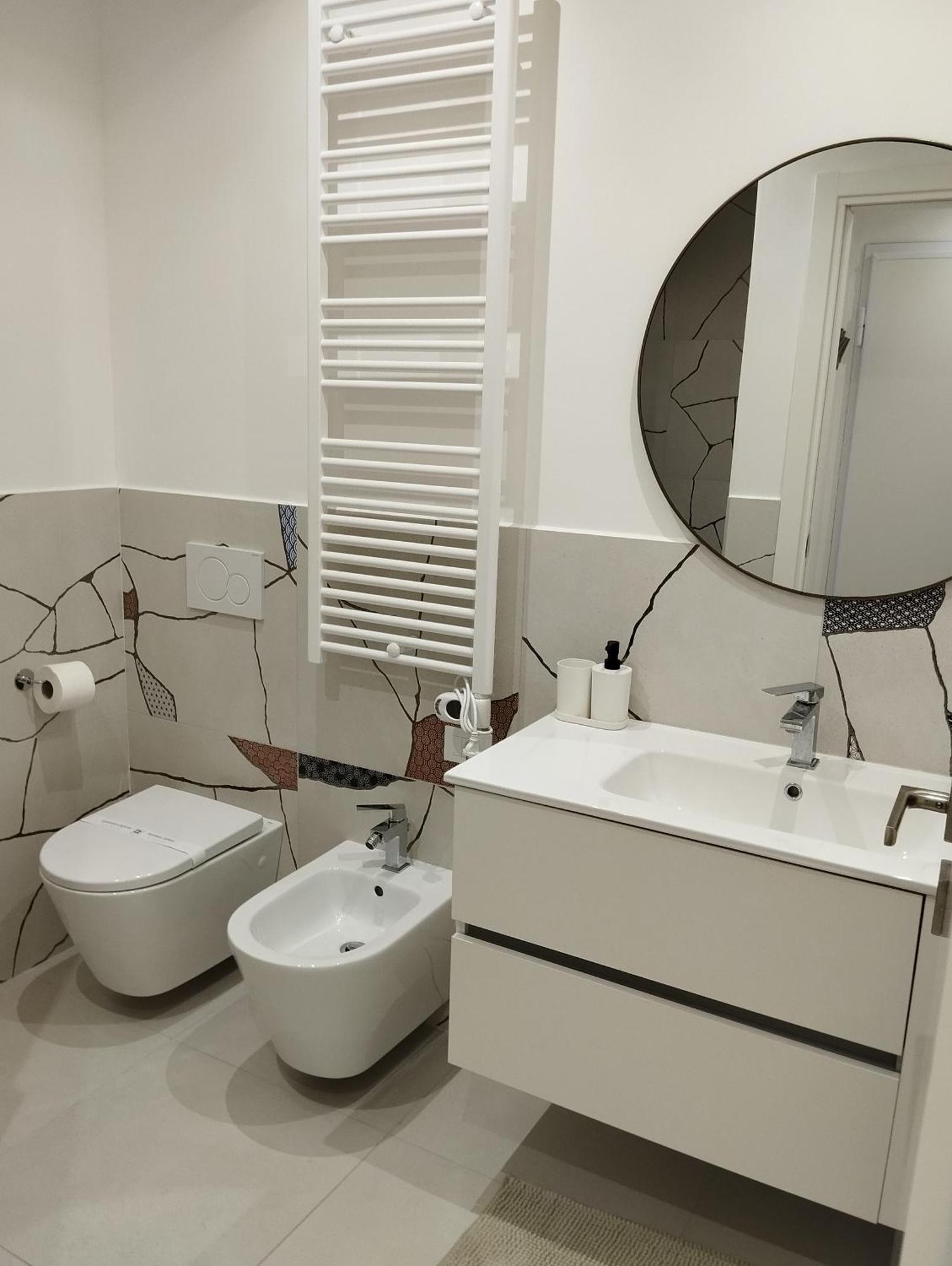 Llhome Bologna Elegante Monolocale Ristrutturato Con Posto Auto Coperto المظهر الخارجي الصورة