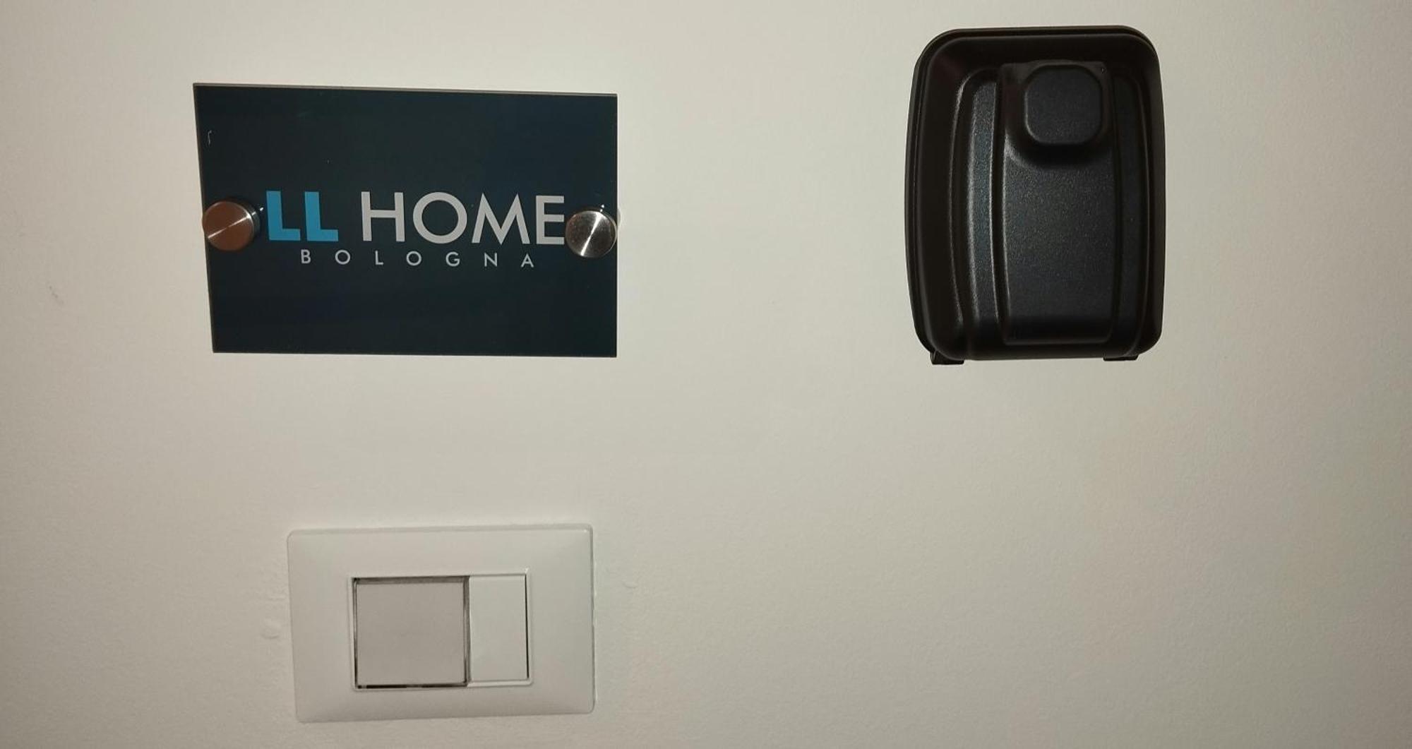 Llhome Bologna Elegante Monolocale Ristrutturato Con Posto Auto Coperto المظهر الخارجي الصورة